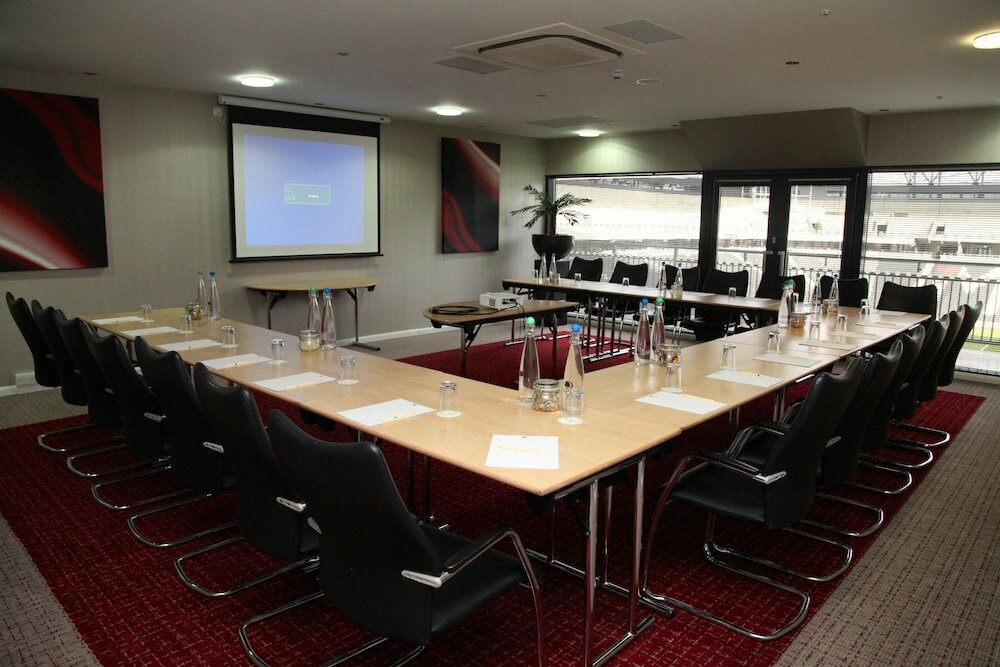 Фото DoubleTree by Hilton Milton Keynes