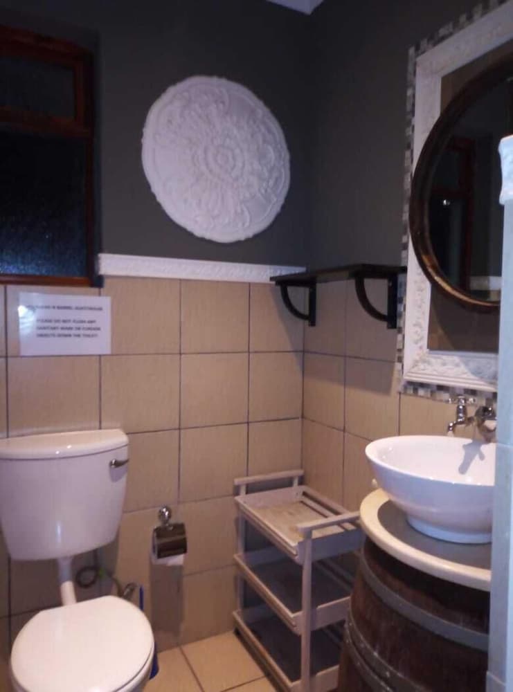 Фото Bread & Barrel Bellville Guesthouse