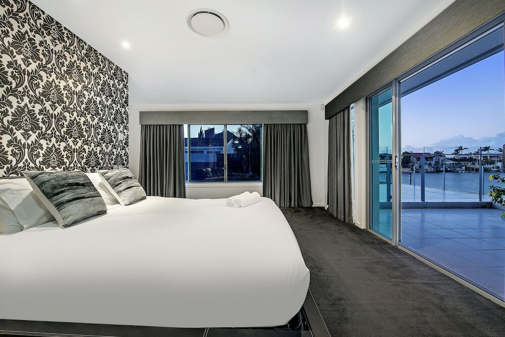 Фото Sunrise Executive 5 Bedroom Home