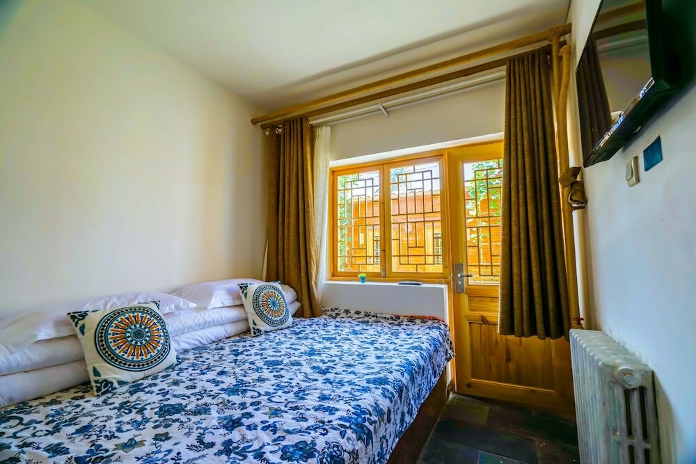 Фото Yijie Holiday Hotel Water GreatWall No. 2