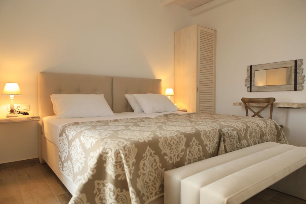 Фото Theasis Luxury Suites