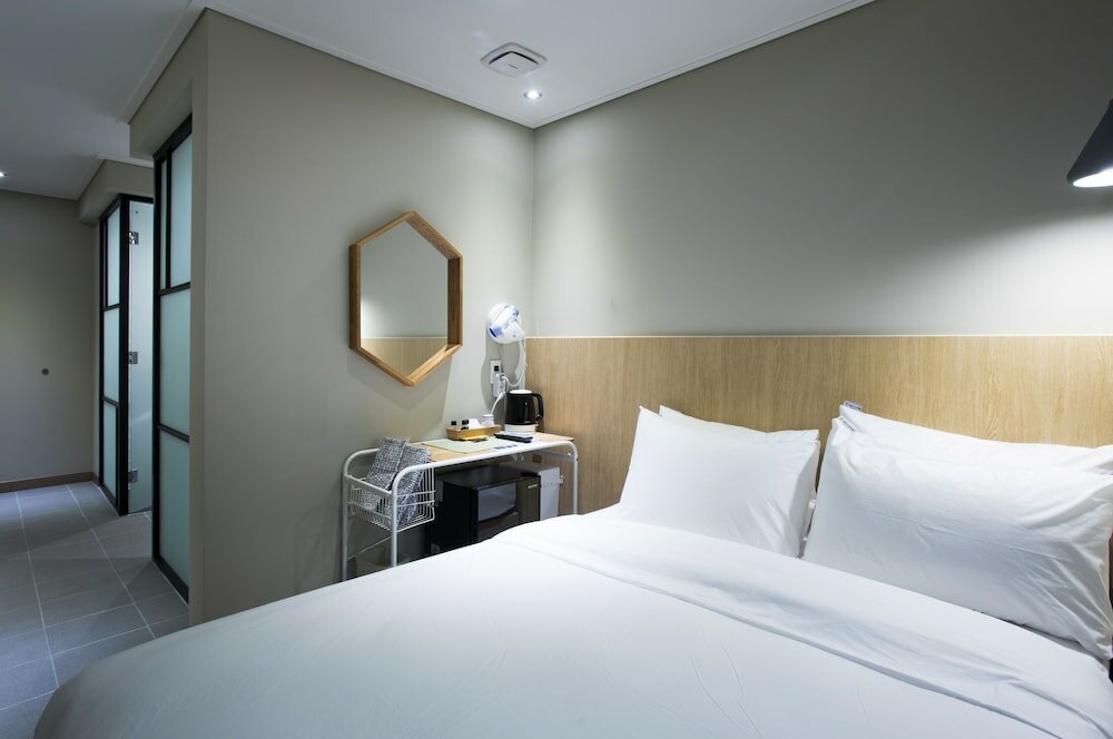 Фото Hotel Millhaus Shinchon