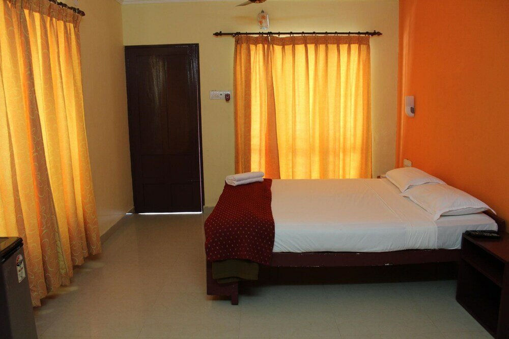 Фото New Kovalam Beach Hotel