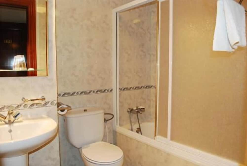 Фото Hostal Universal