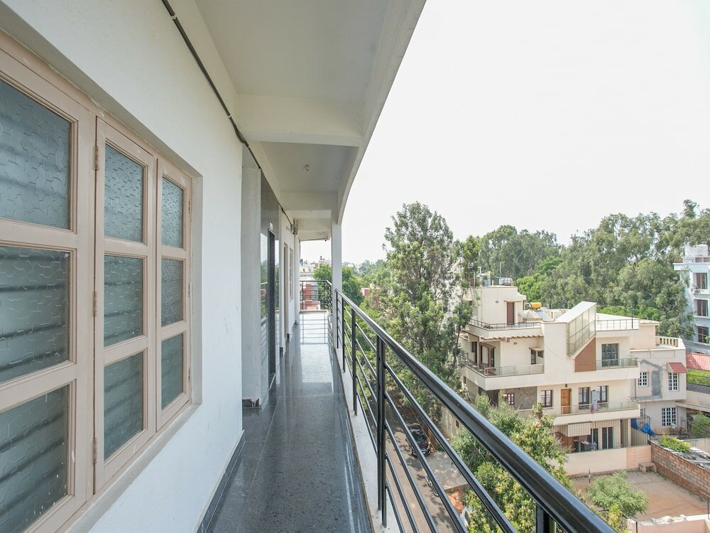 Фото Oyo 12776 SV Suites