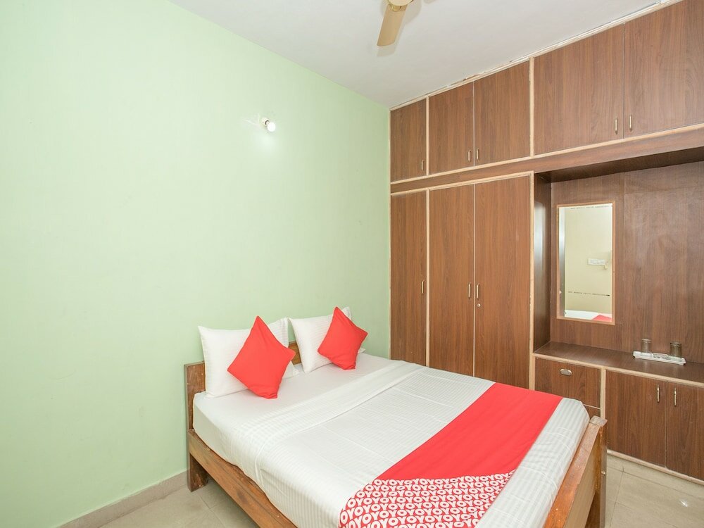 Фото Oyo 12776 SV Suites