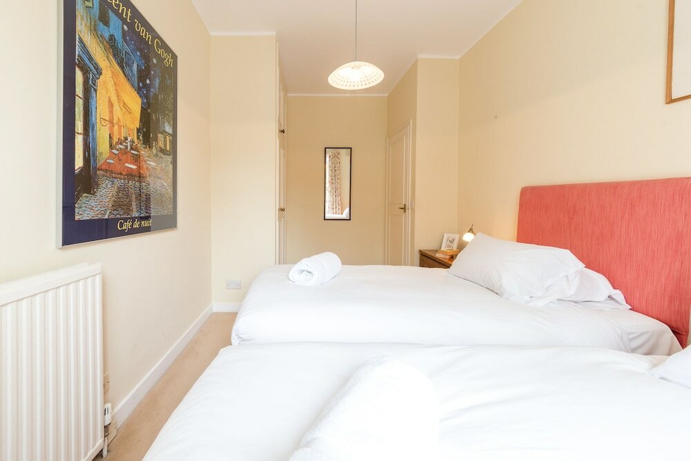 Фото A Place Like Home - 2 Bedroom Apartment in Chelsea