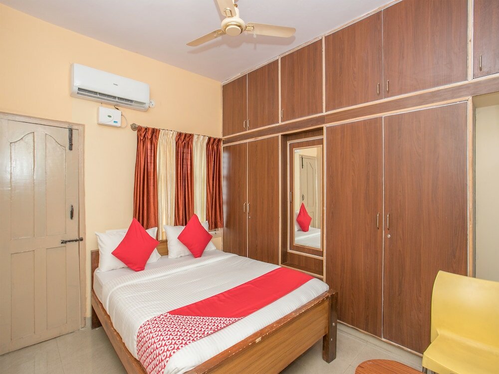 Фото Oyo 12776 SV Suites