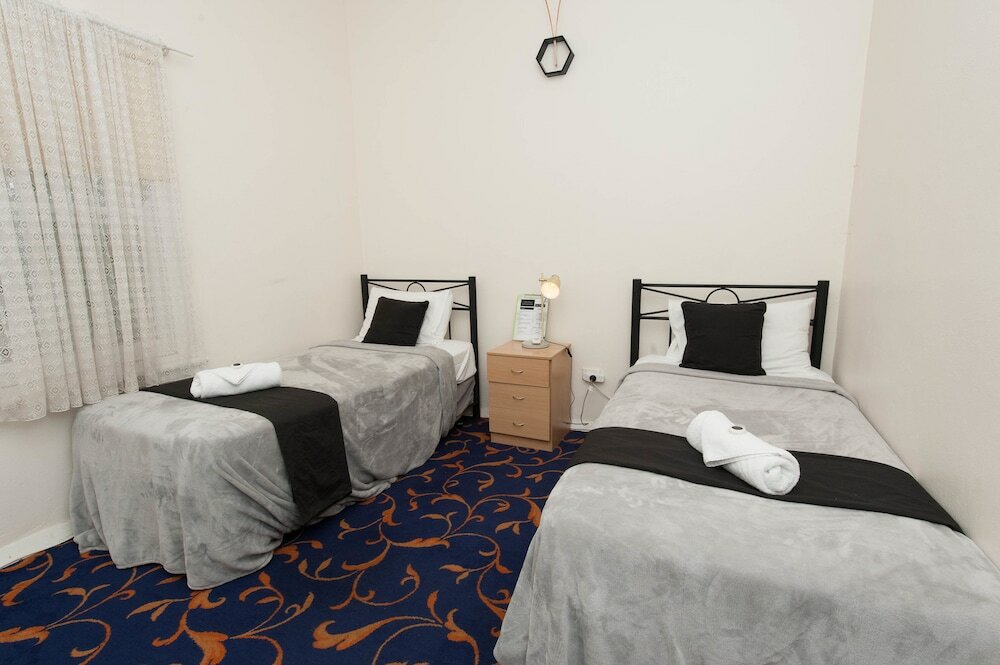 Фото Riverina Hotel