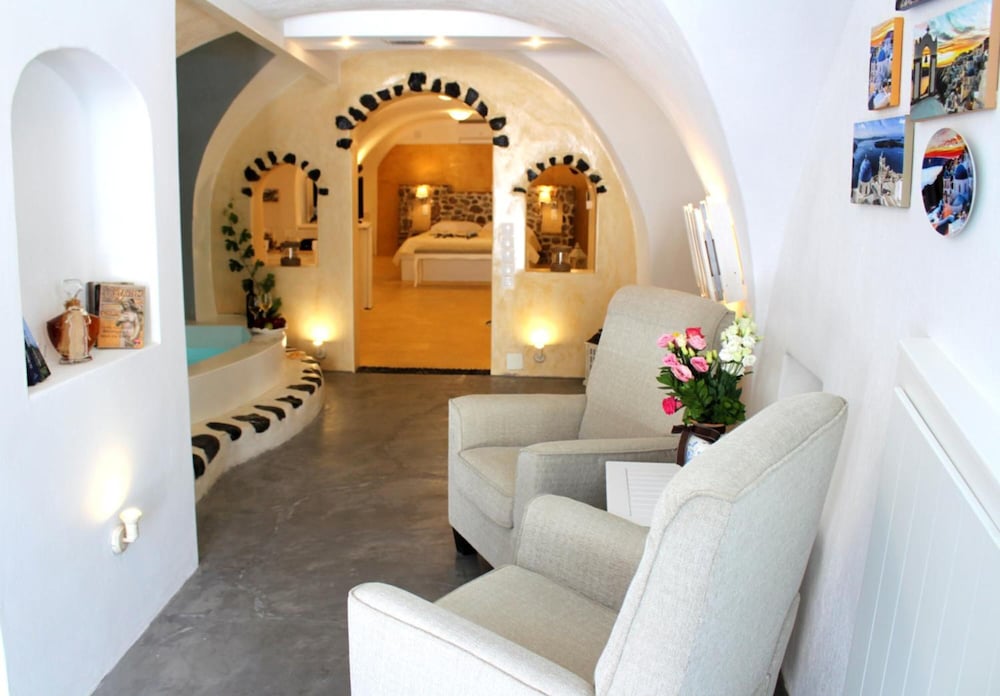 Фото Linos Suites