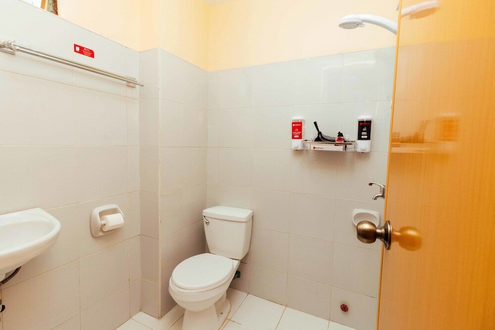 Фото RedDoorz near Little Tokyo Makati