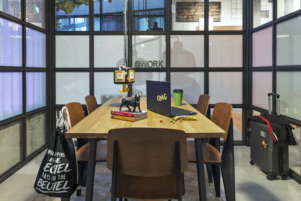 Фото Moxy Frankfurt City Center