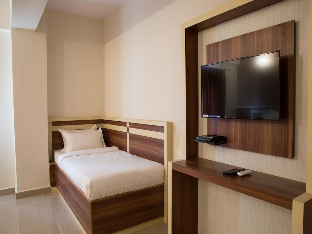 Фото Oyo 9248 Hotel Shrinidhi