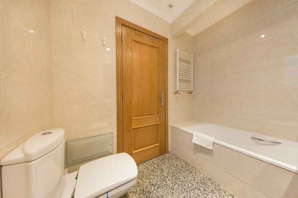 Фото Family Wonder Two Bedroom Garage