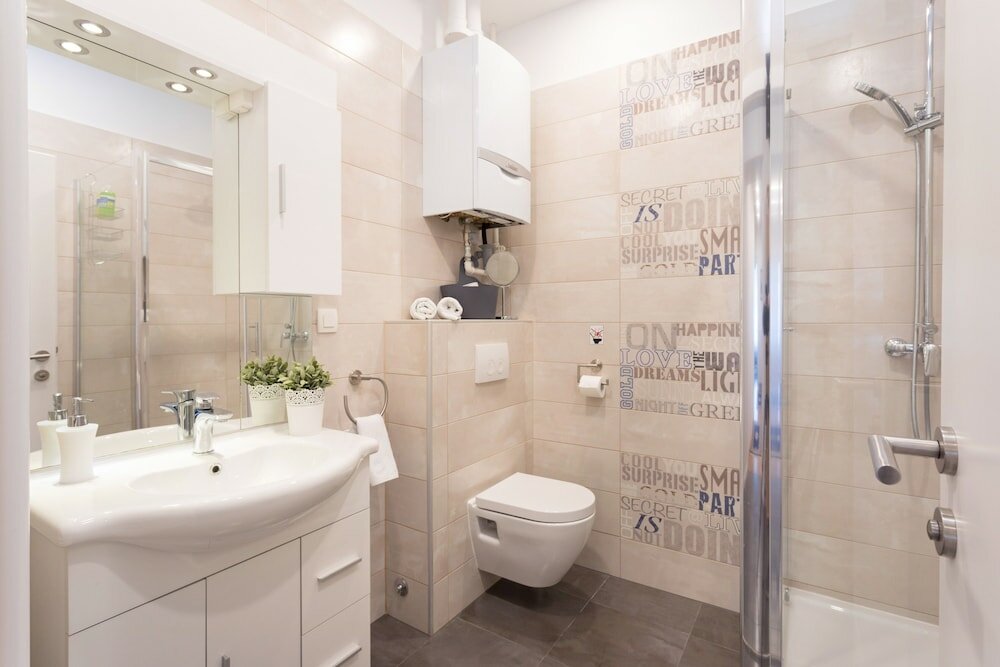 Фото Bright and Spacious Apartment in the City Center!