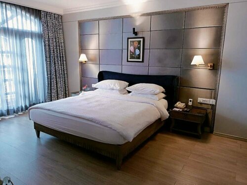 Гостиница Ramada by Wyndham Mussoorie Mall Road в Массури