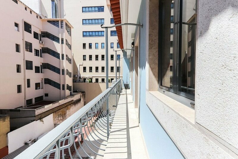 Гостиница Altido Bright and spacious 2br Apt w terrace, 5 mins from Avenida da Liberdad