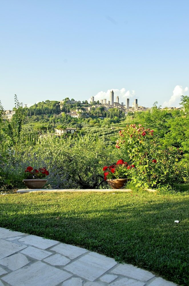 Фото B & B La Cornice - Gina Room With Bathroom and Private Terrace