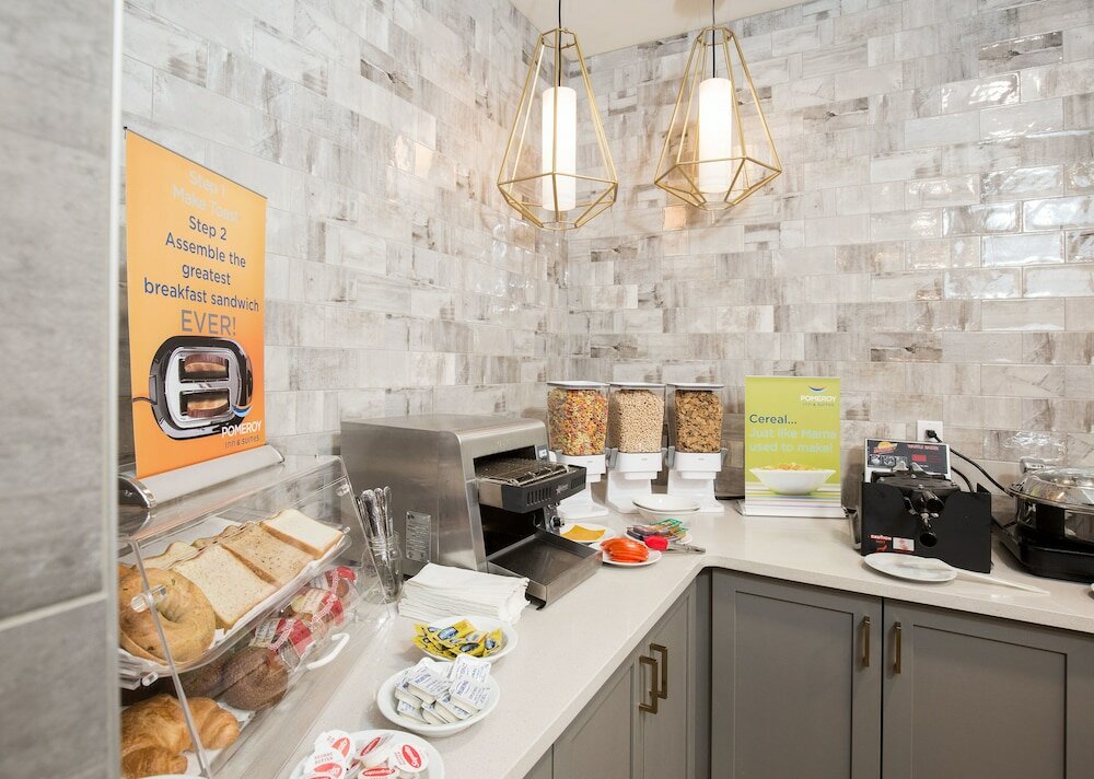 Фото Pomeroy Inn & Suites Prince George