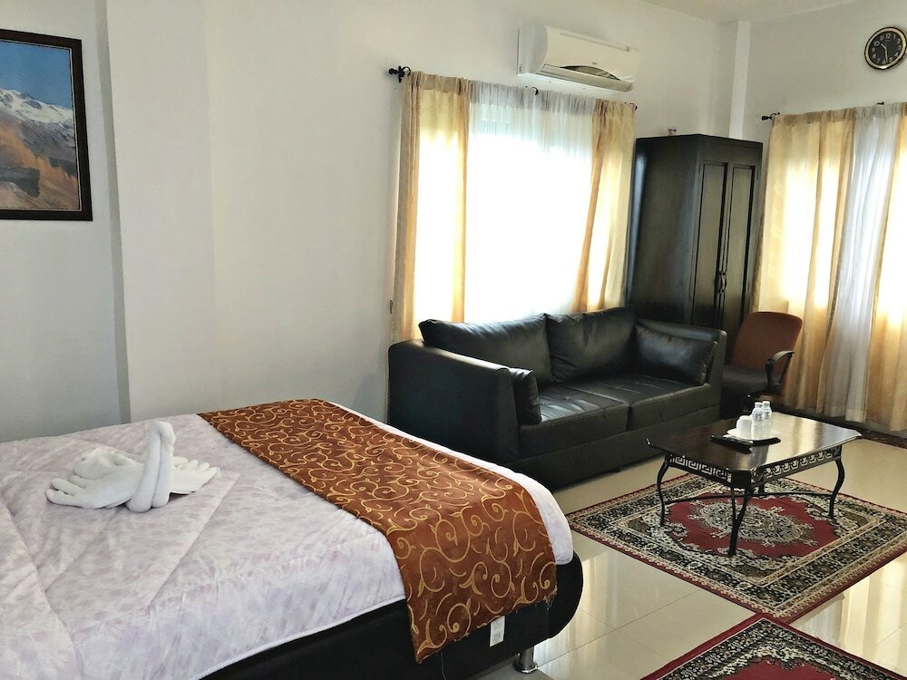 Фото Knights Ko Suites