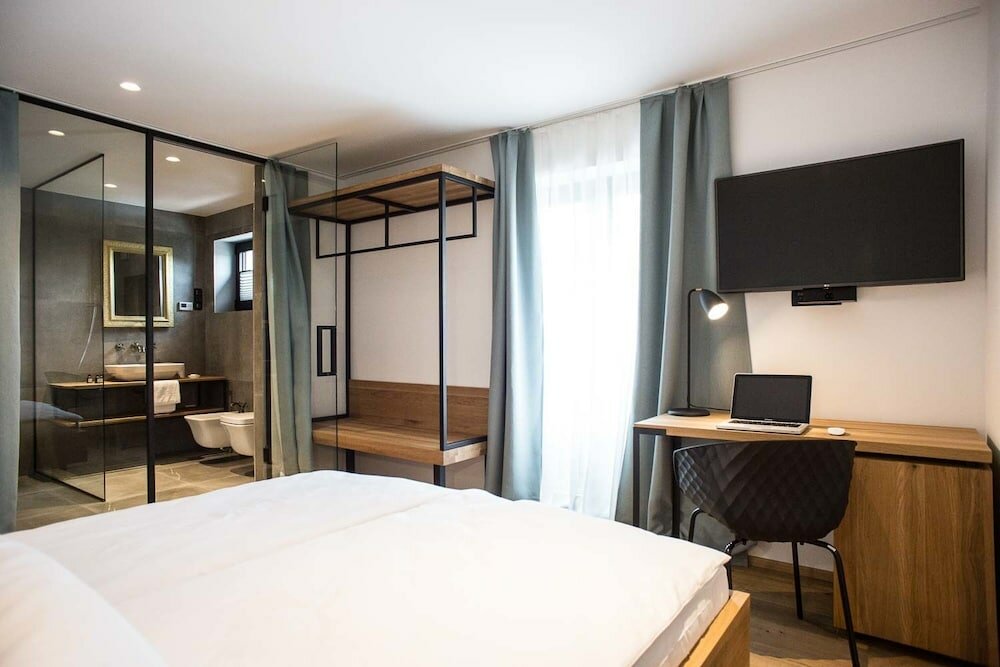 Фото Vault Hotel