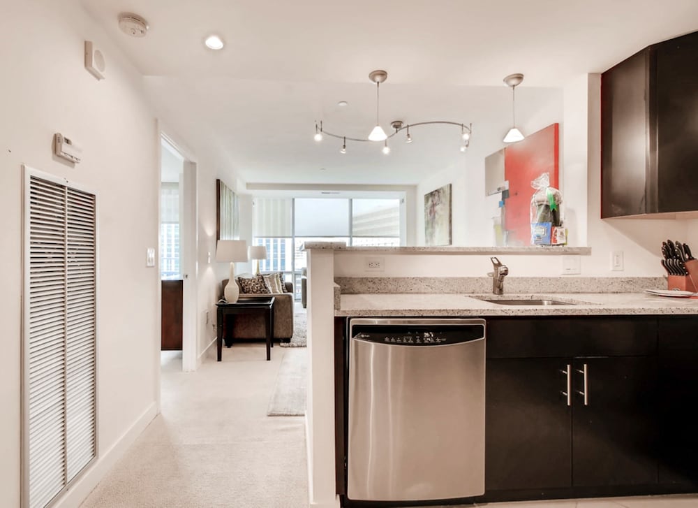 Фото Bluebird Suites near National Airport