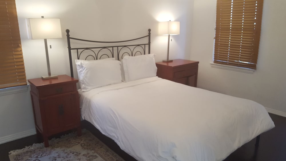 Фото Great 2 Floor house in Beverly-wood