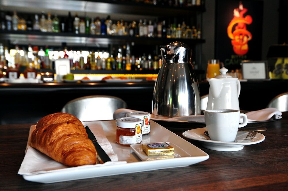 Фото The George Hotel