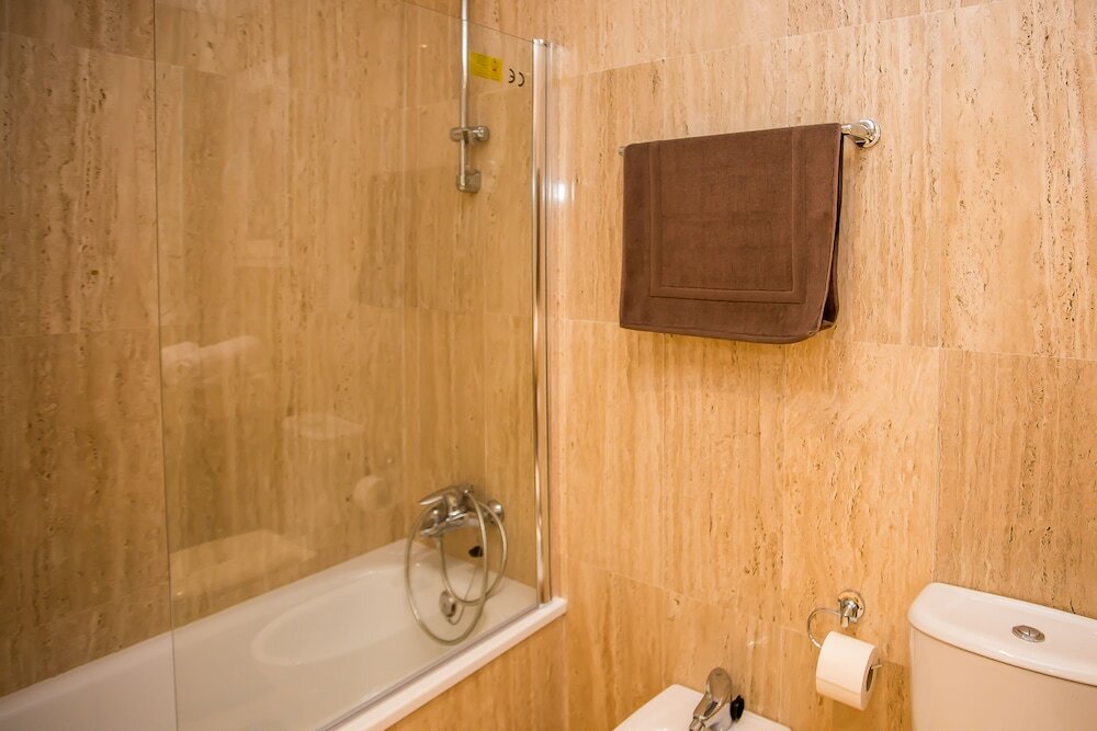 Фото Luxurious and Spacious, 3 bedroom apartment Za16