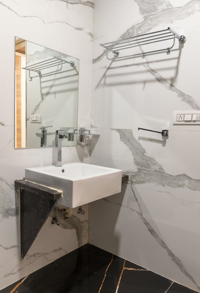 Фото Meridian hotel Banquets and Rooms