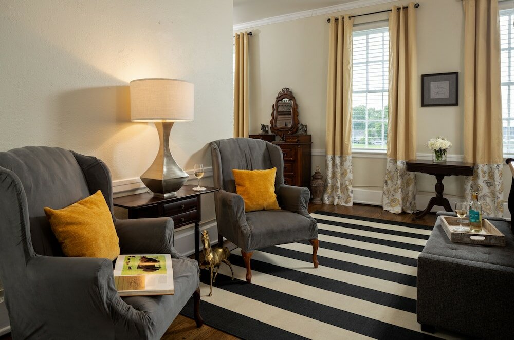 Фото Magnolia Manor and Chapel