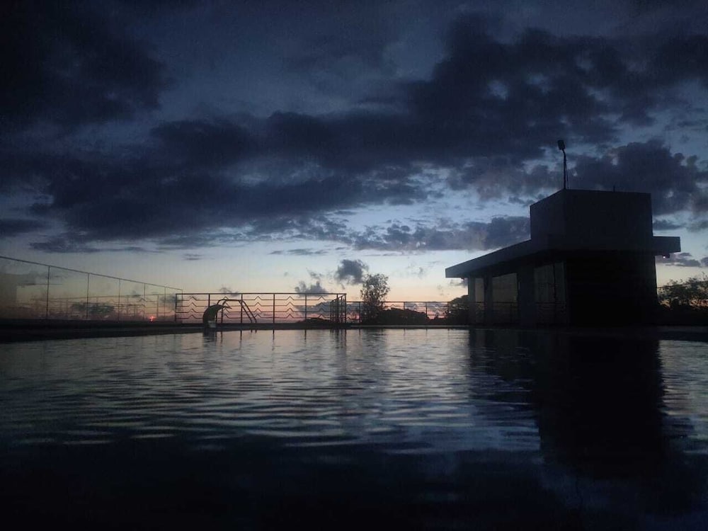 Фото Hotel Hilltop International