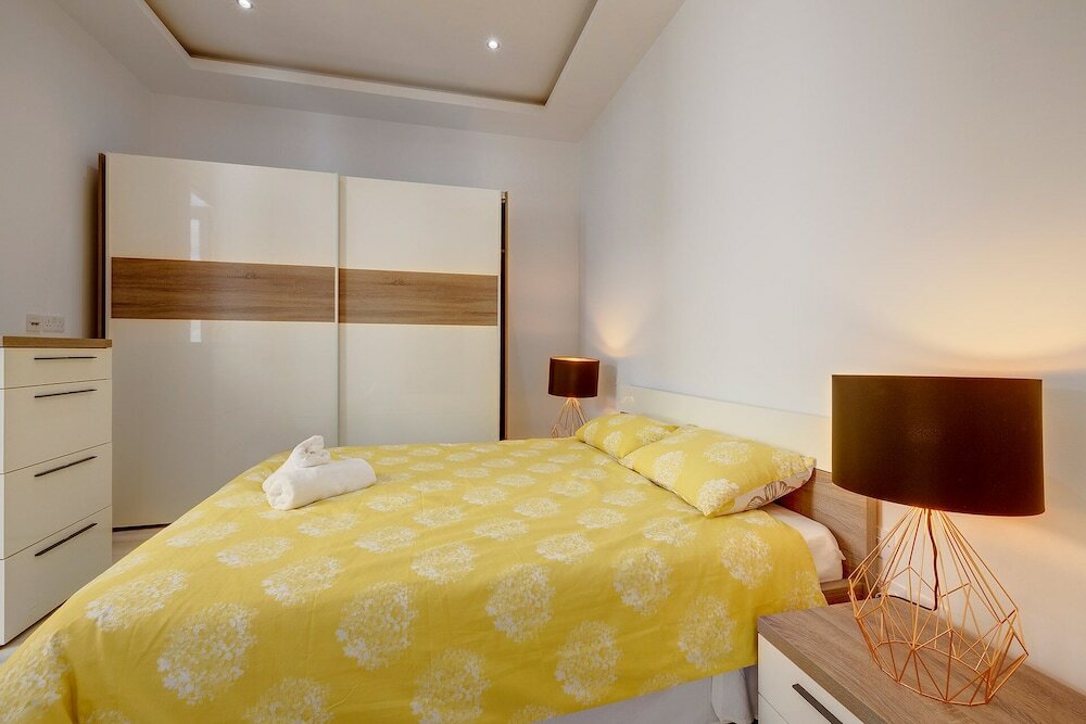 Фото Stylish 3br Apartment, Fantastic Location in Sliema