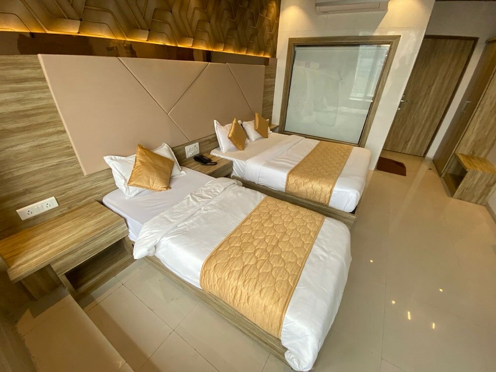 Фото Hotel Bkc Crown - Near Trade Centre