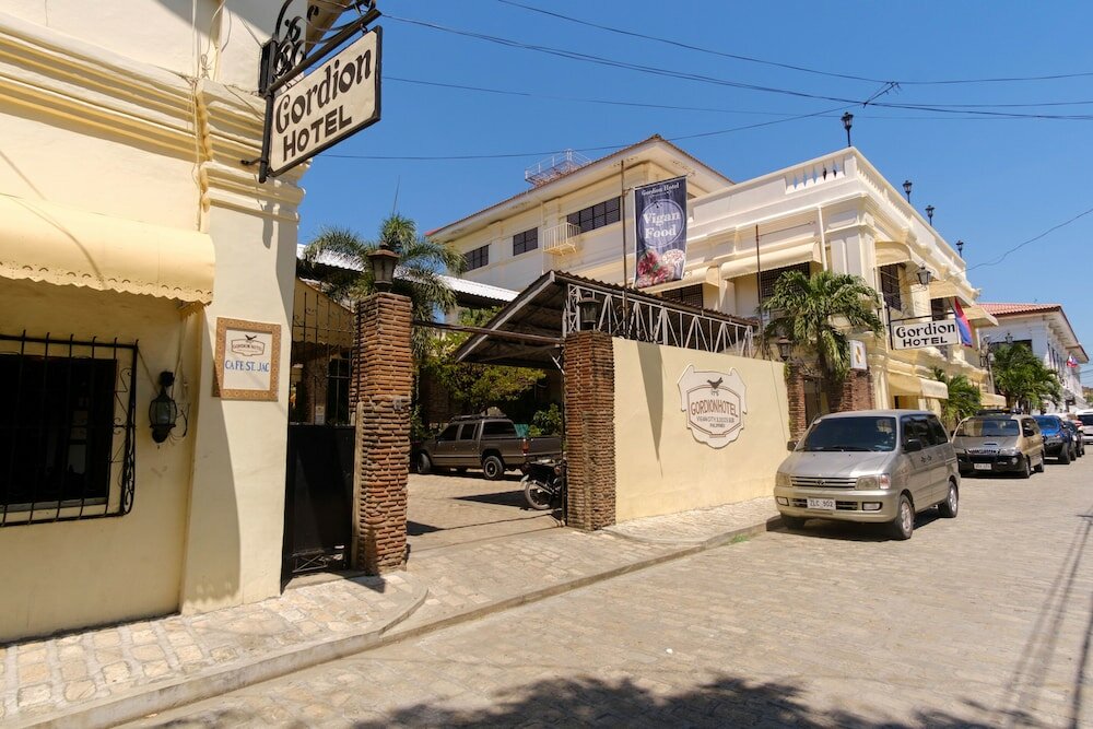 Фото RedDoorz Plus @ Calle Crisologo Vigan