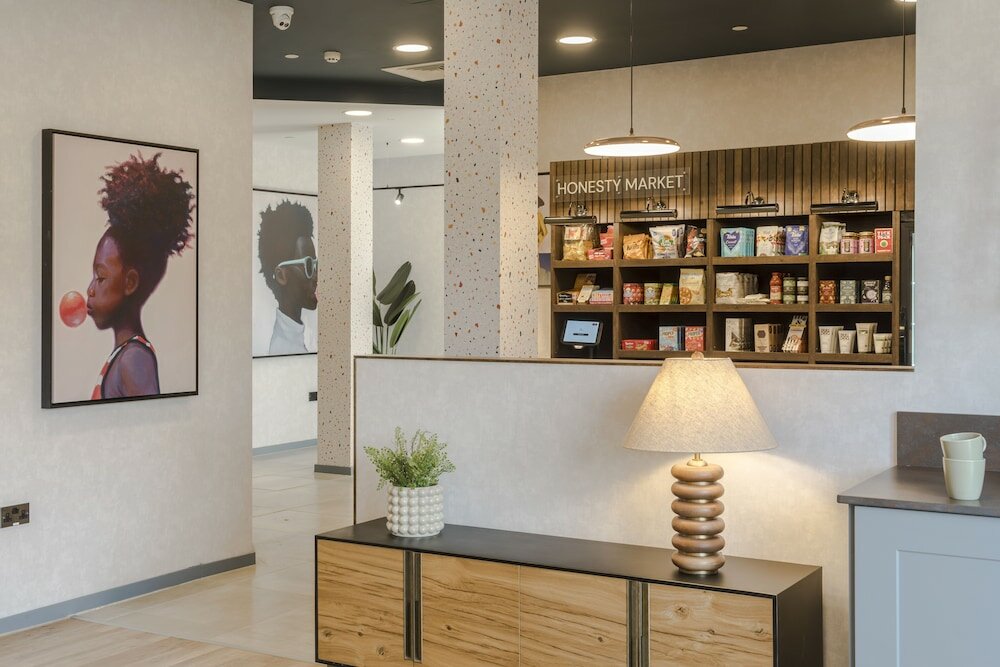 Фото Your Apartment Milton Keynes