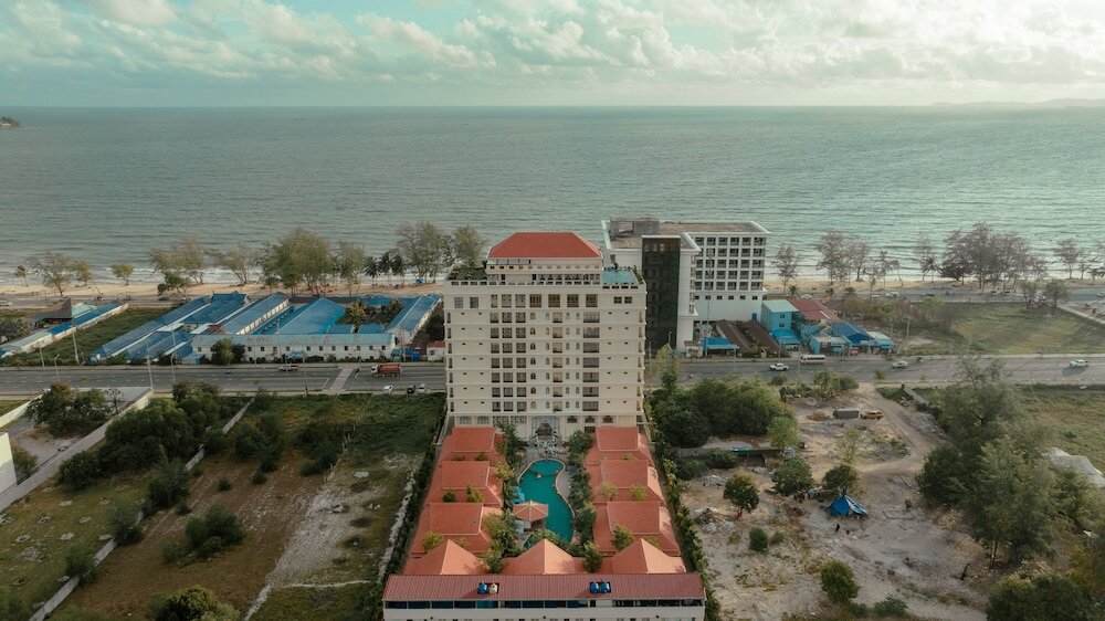Фото Sea Breeze Hotel & Villa
