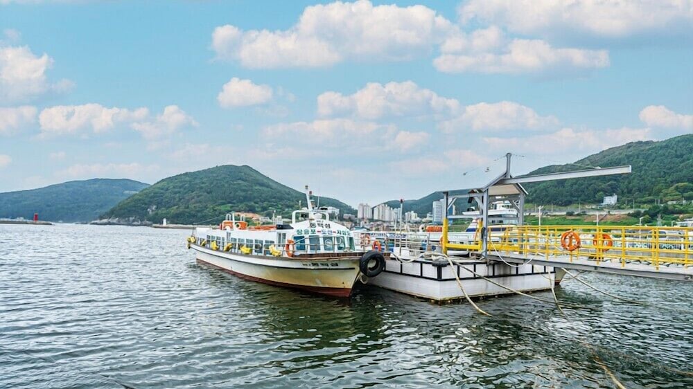 Фото Geoje Hotel Deluxe and Guest House