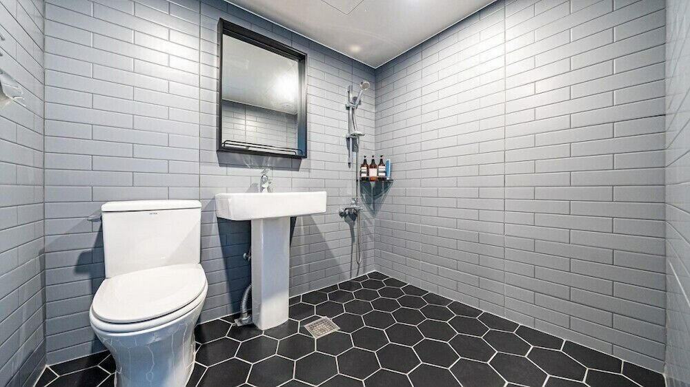 Фото Geoje Hotel Deluxe and Guest House