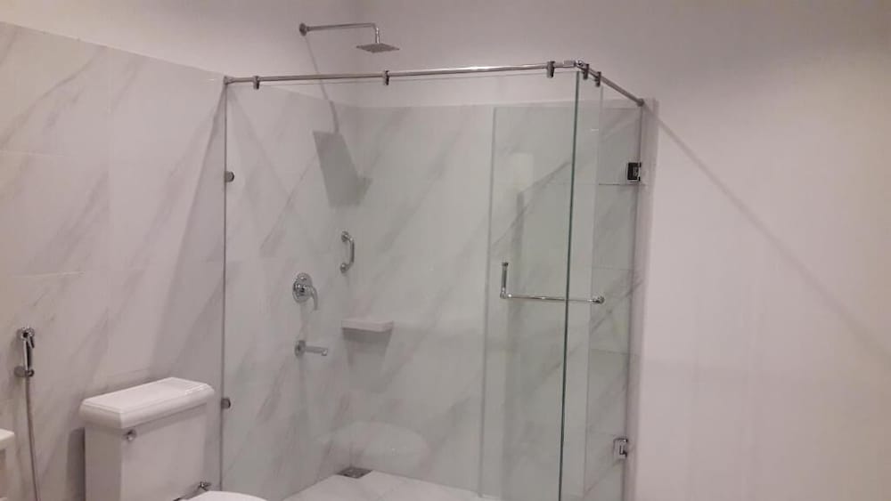 Фото MaryLeena Hotel Gulberg Lahore