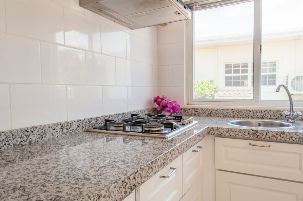 Фото Pauline's Apartments Aruba