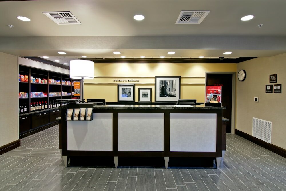 Фото Hampton Inn & Suites Bellevue Downtown-Seattle