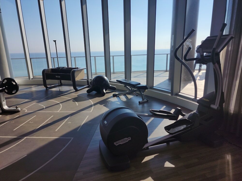 Фото Beachfront Condos at HR by Cielo Stays