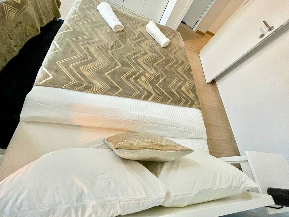 Фото One Lux Stay near Fashion District