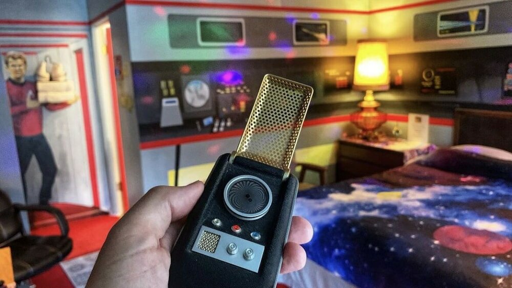 Фото The Star Trek - Uss Enterprise Room at the Itty Bitty Inn