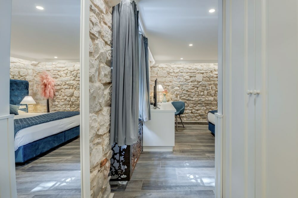 Фото Mint Luxury Rooms