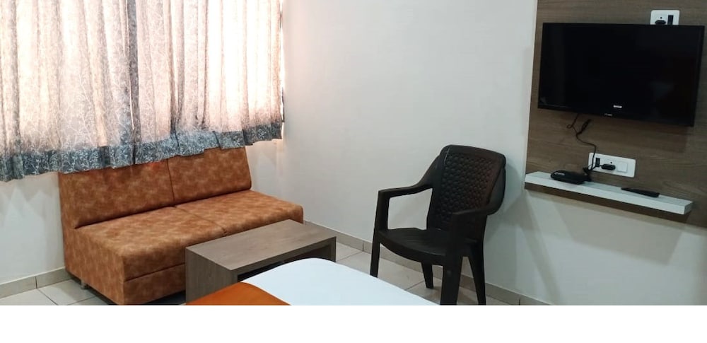 Фото Hotel M D Residency Anand