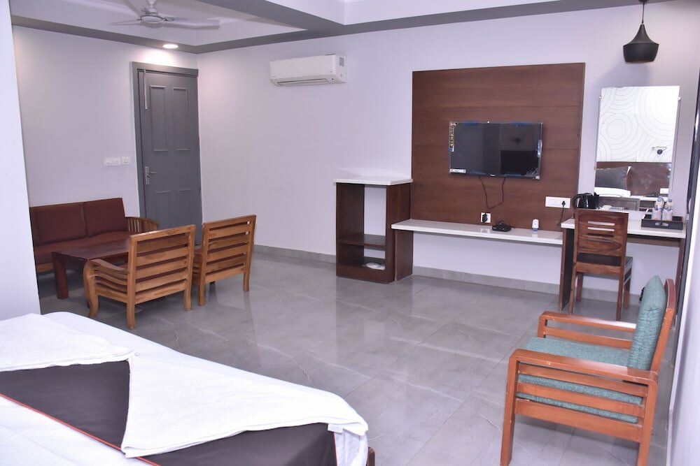Фото Chhavi Hotels