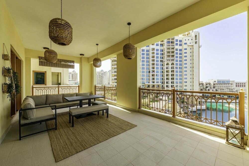 Short-term housing rental Exclusive Apt w Seafront Views Over Palm Jumeirah, Dubai, photo