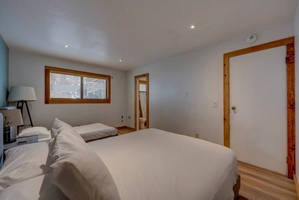 Фото 1br Cabin w Extra beds & Sofa Bed